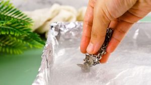 5 Amazing and Unexpected Ways to Use Aluminum Foil